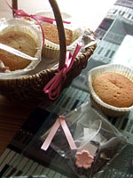 桜の紅茶と手作りケーキ